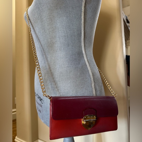 PRADA SAFFIANO RED LEATHER FLAP WALLET ON A CHAIN - Picture 8 of 8